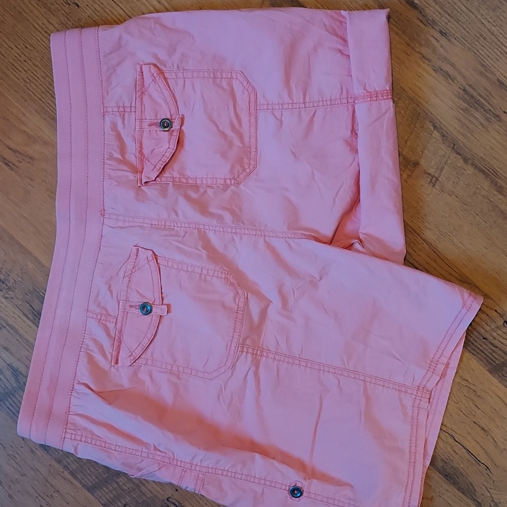 Shorts - Picture 2 of 4
